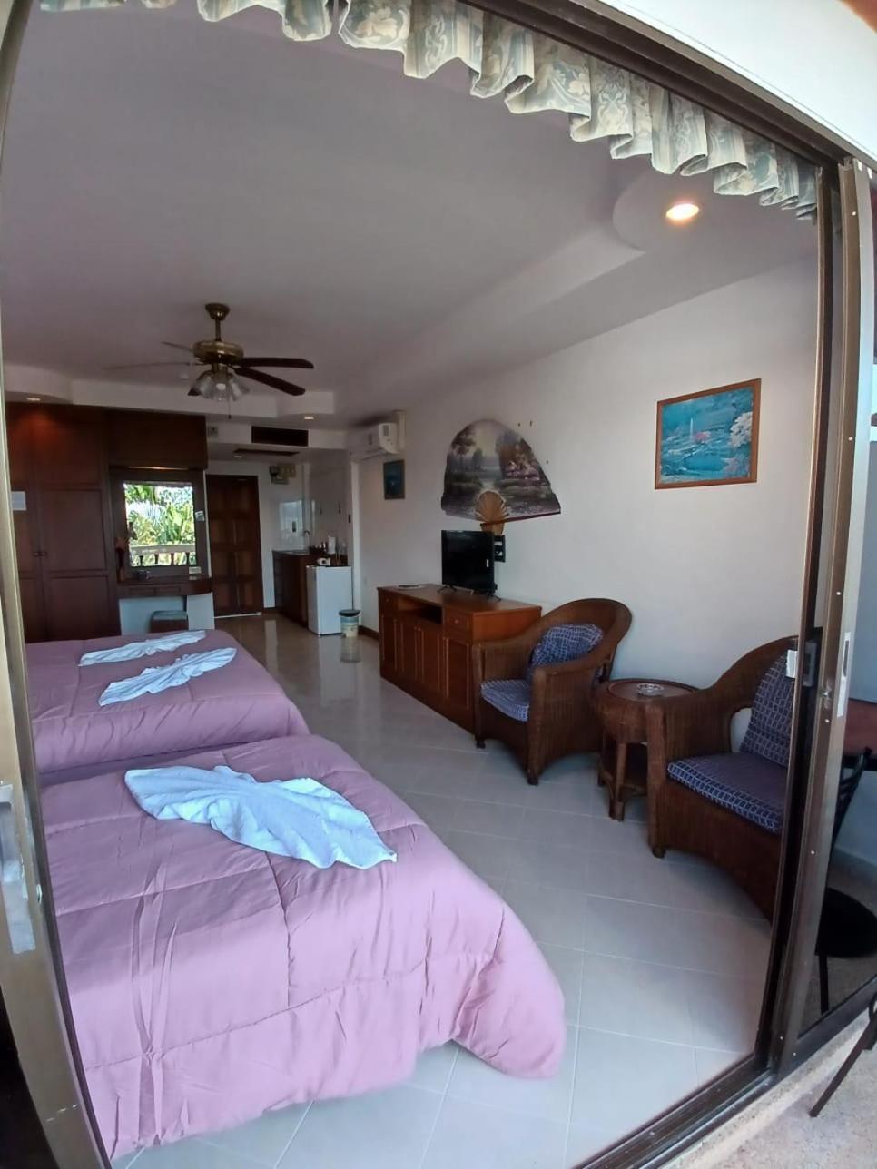 Aksarai Hotel Patong Kültér fotó