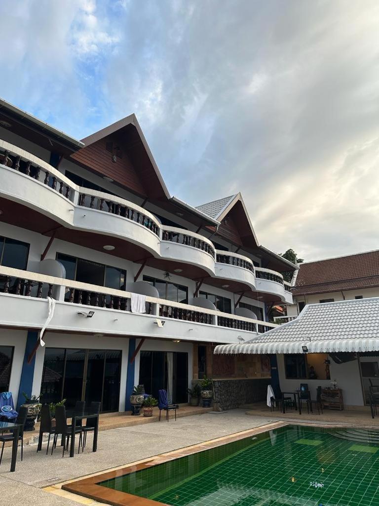 Aksarai Hotel Patong Kültér fotó