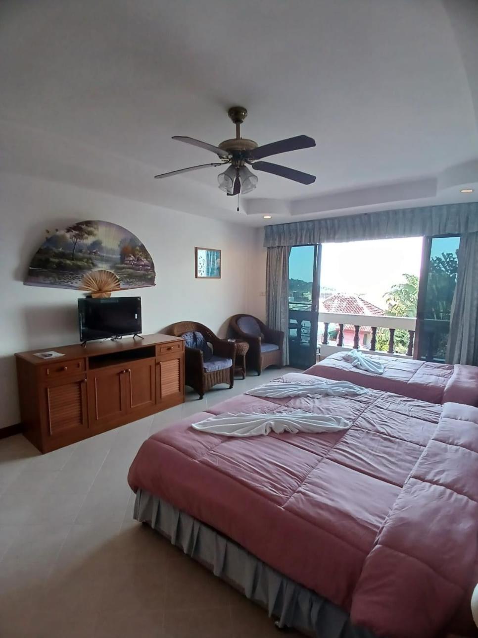 Aksarai Hotel Patong Kültér fotó