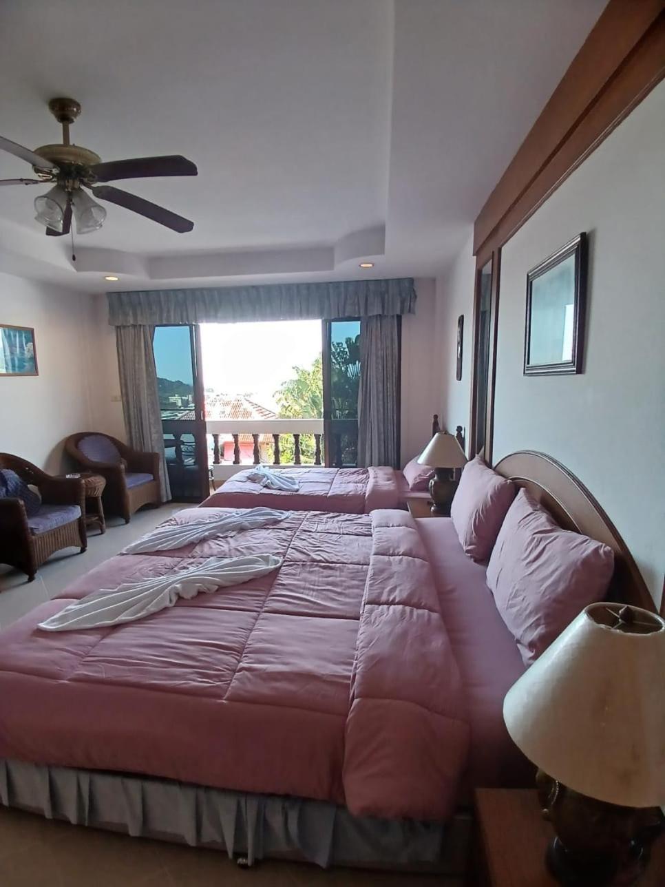 Aksarai Hotel Patong Kültér fotó