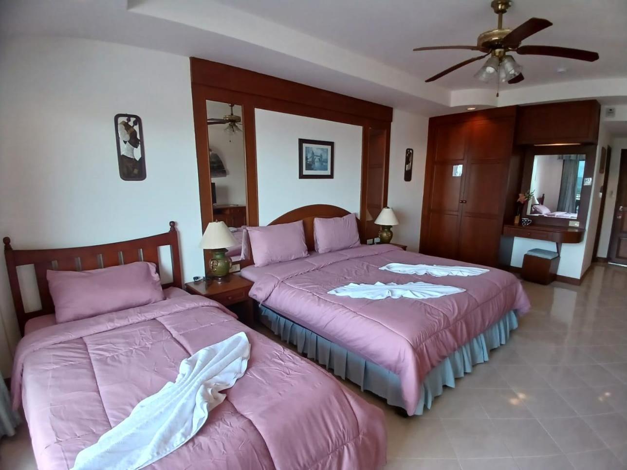Aksarai Hotel Patong Kültér fotó