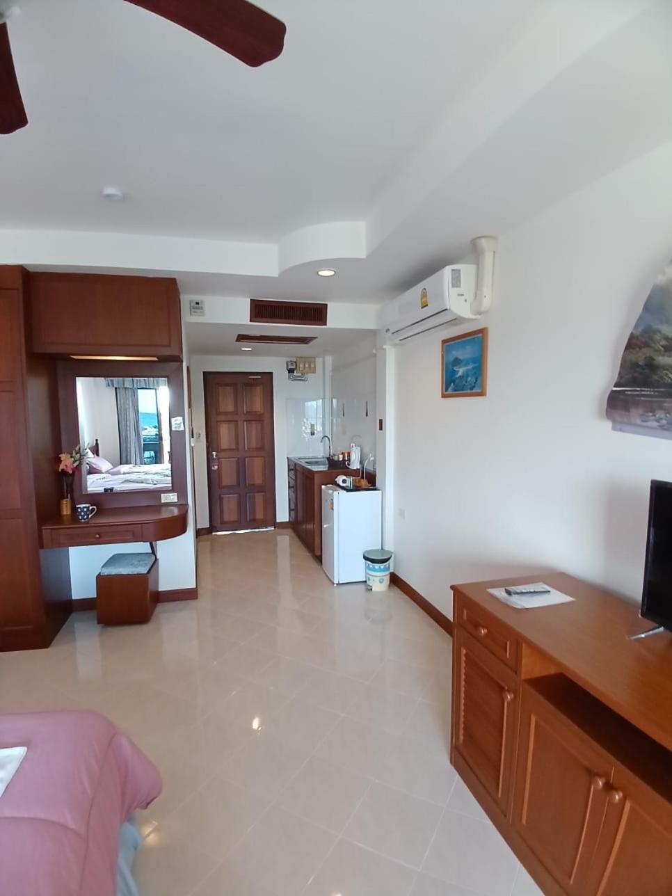 Aksarai Hotel Patong Kültér fotó