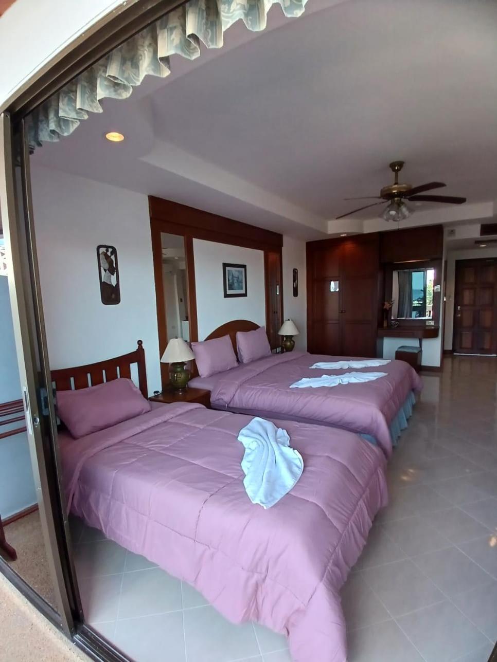 Aksarai Hotel Patong Kültér fotó