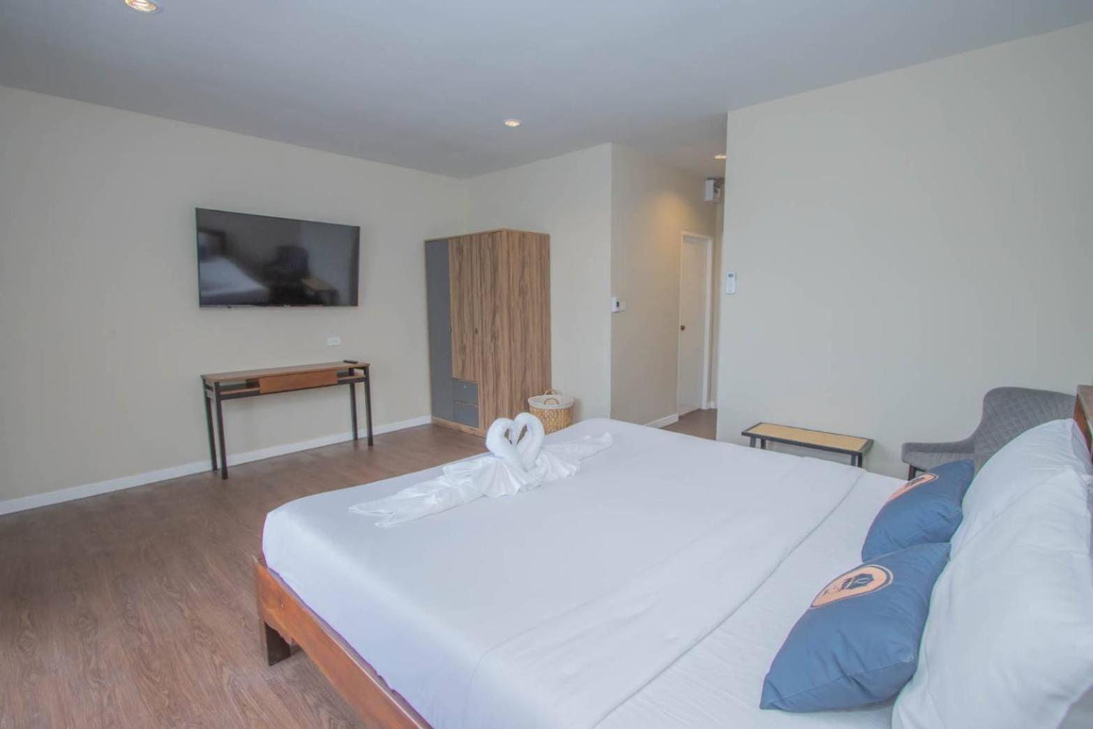 Aksarai Hotel Patong Kültér fotó