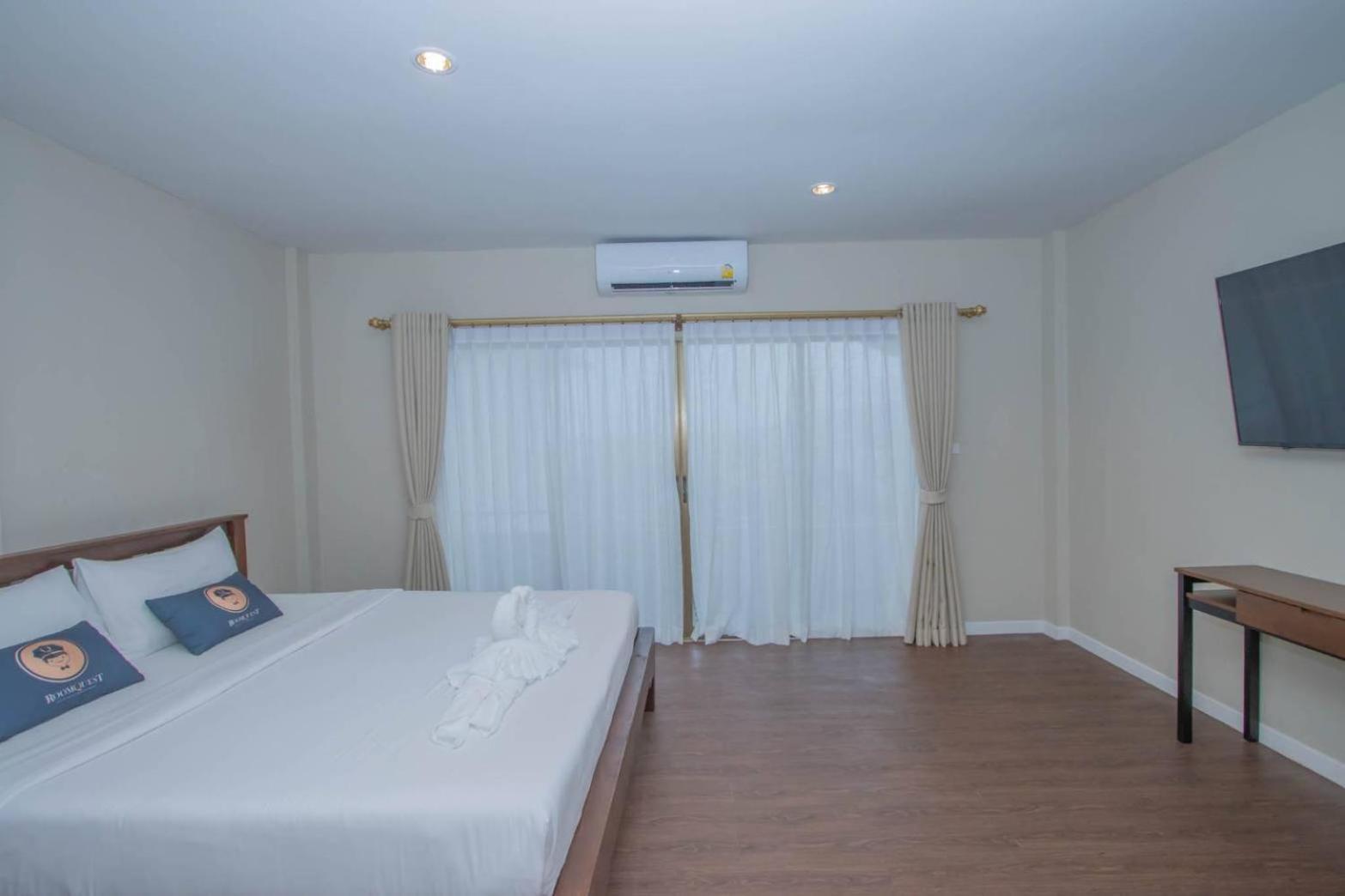 Aksarai Hotel Patong Kültér fotó